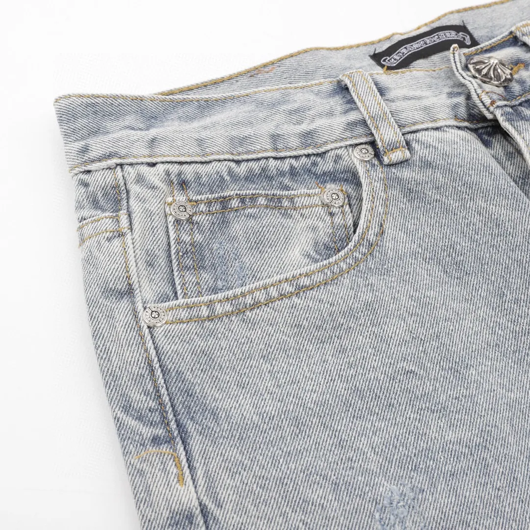 P210 Top version (Golden Black Label) Top version Chrome Hearts jeans with leather blue denim. As we all know, chromehearts jeans use vintage Levis jeans as the base for creation. They usually add their own unique silver buckles and silver ornaments, plus leather embellishments. This is what doubles the value of these vintage jeans, because the base is Vintage jeans, the jeans themselves have been very soft and comfortable after years of baptism, which can be distinguished from ordinary jeans. Regarding the size, you should also refer to the pants data. Style number: 1252# Color: Jindian black label Size: 28 30 32 34 28 Waist 86 Hips 100 Pants length 102 30 Waist 90 Hips 104 Pants length 104 32 Waist 94 Hips 108, pants length 106 34, waist 98, hips 112, pants length 110